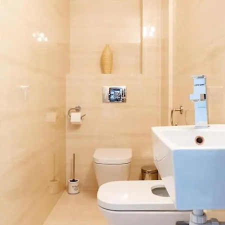 сlose-urban Chic - Great Location - 2 Bedrooms& Legnicka Appartement Wrocław