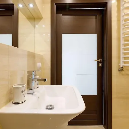 сlose-urban Chic - Great Location - 2 Bedrooms& Legnicka * Breslavia