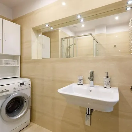 сlose-urban Chic - Great Location - 2 Bedrooms& Legnicka Breslau