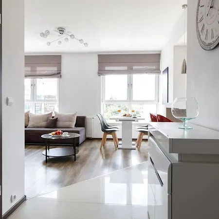 сlose-urban Chic - Great Location - 2 Bedrooms& Legnicka *