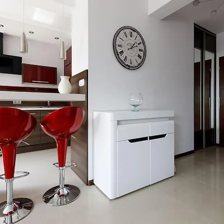 сlose-urban Chic - Great Location - 2 Bedrooms& Legnicka * Breslavia