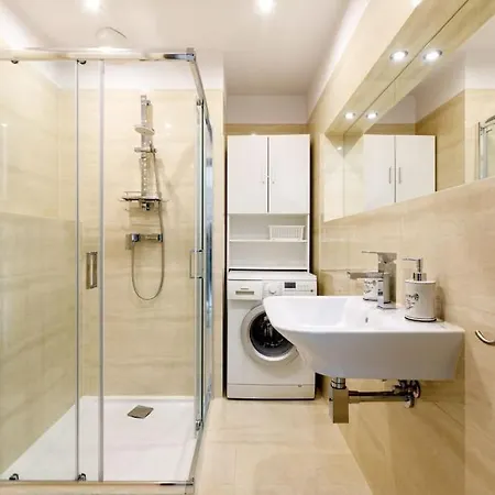 Apartment сlose-urban Chic - Great Location - 2 Bedrooms& Legnicka